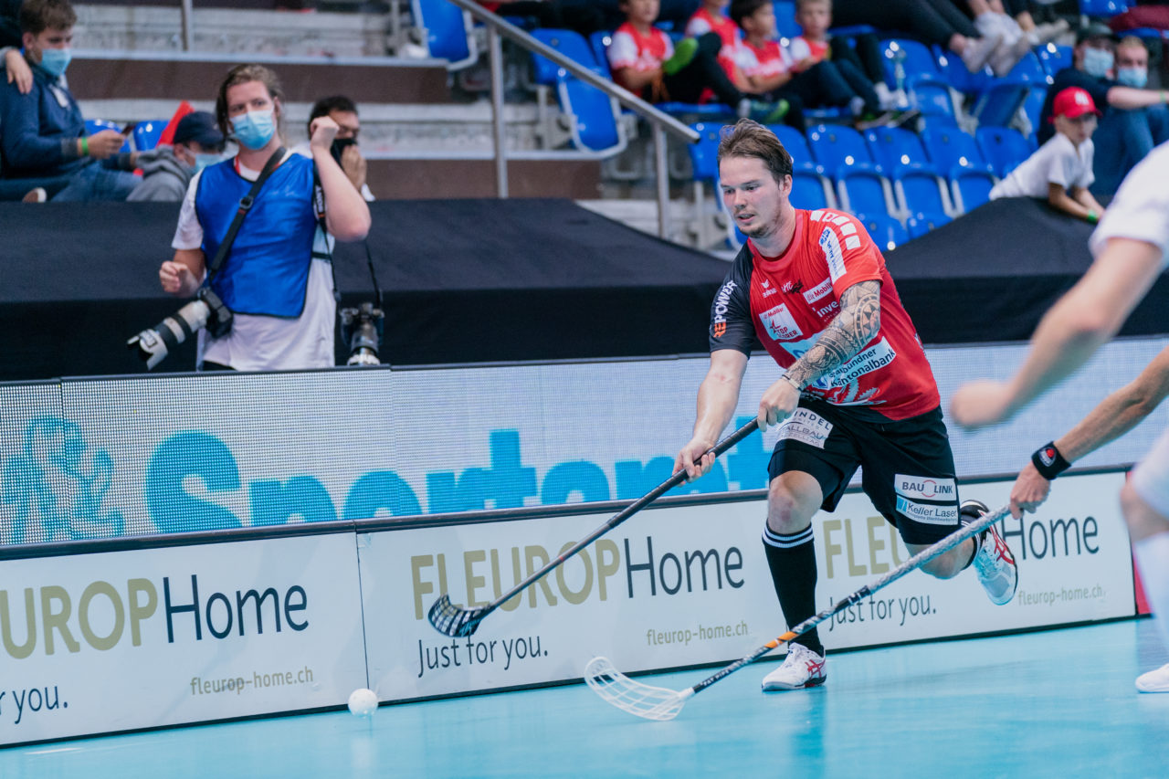 Supercup Final 4, Final Männer, Switzerland: 30.08.2020, Zürich, Saalsporthalle, Kevin Berry (Nr. 47, Alligator Malans) spielt den Ball

Credit: Claudio Schwarz, unihockey-fotos.ch