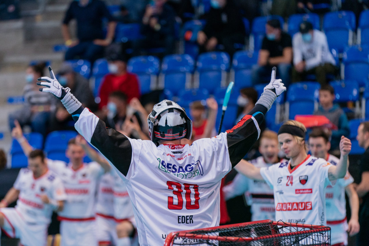 Supercup Final 4, Final Männer, Switzerland: 30.08.2020, Zürich, Saalsporthalle, Patrick Eder (Nr. 30, Floorball Köniz)  bejubelt den Supercup Sieg

Credit: Claudio Schwarz, unihockey-fotos.ch