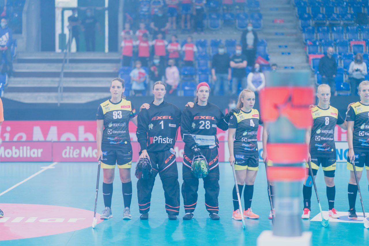 Supercup Final 4, Final Frauen, Switzerland: 30.08.2020, Zürich, Saalsporthalle, die Wizards bei der Nationalhymne

Credit: Claudio Schwarz, unihockey-fotos.ch