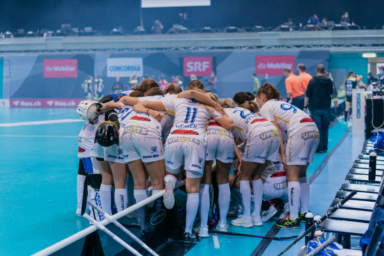 Supercup Final 4, Final Frauen, Switzerland: 30.08.2020, Zürich, Saalsporthalle, die Jets vor dem Spiel

Credit: Claudio Schwarz, unihockey-fotos.ch