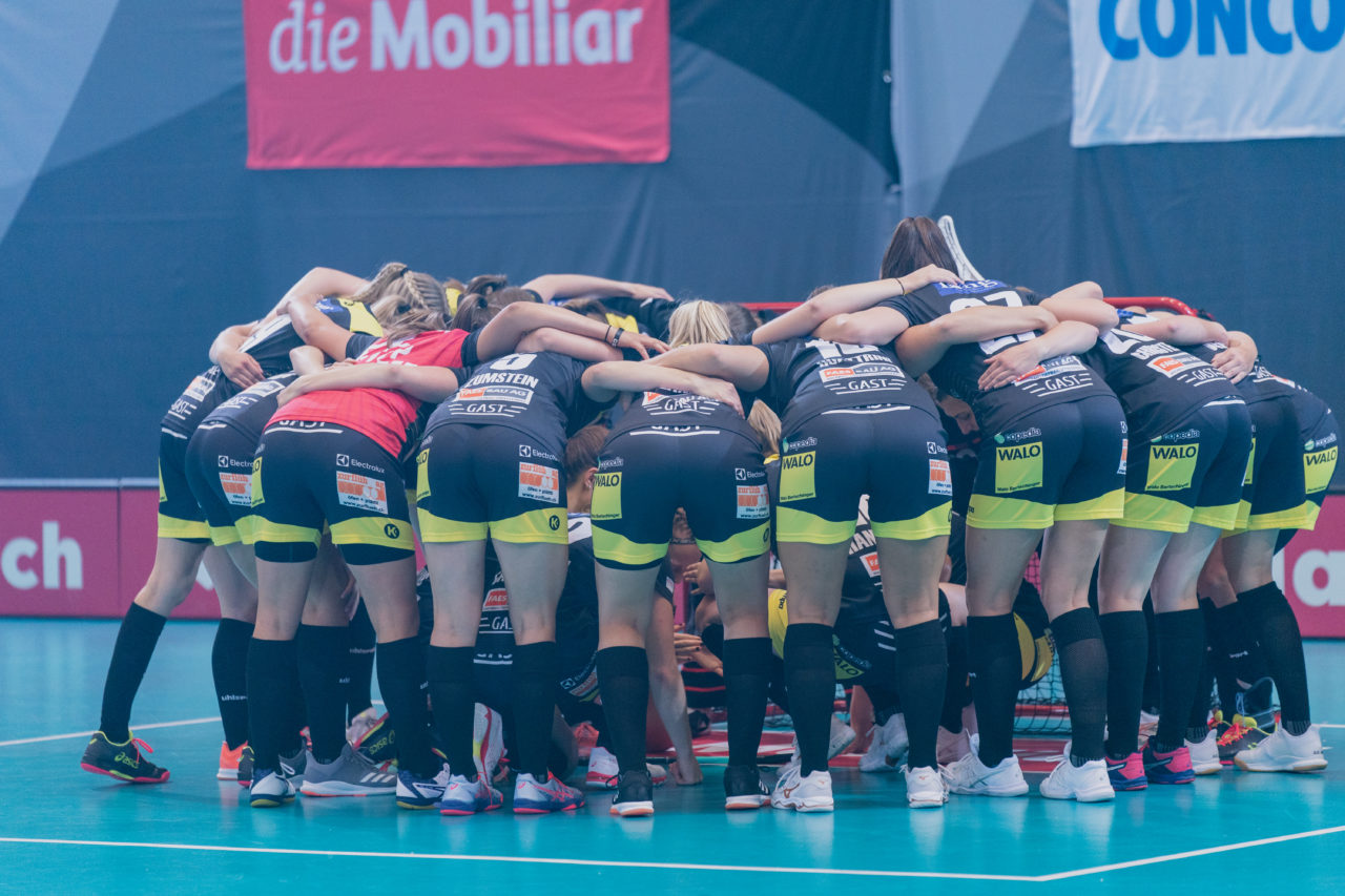 Supercup Final 4, Final Frauen, Switzerland: 30.08.2020, Zürich, Saalsporthalle, die Wizards vor dem Spiel

Credit: Claudio Schwarz, unihockey-fotos.ch