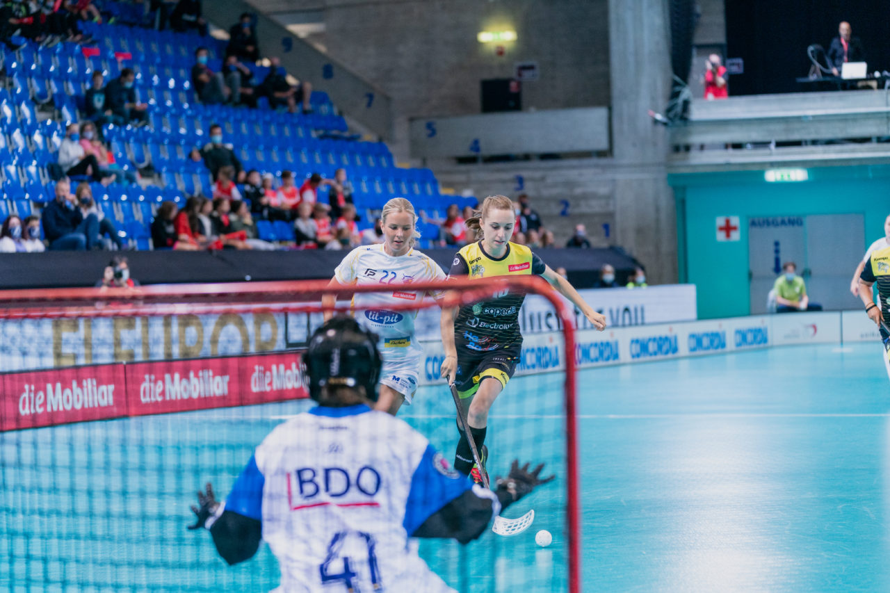 Supercup Final 4, Final Frauen, Switzerland: 30.08.2020, Zürich, Saalsporthalle, Eliane Ganz (Nr. 19, Wizards Bern Burgdorf) am Ball

Credit: Claudio Schwarz, unihockey-fotos.ch