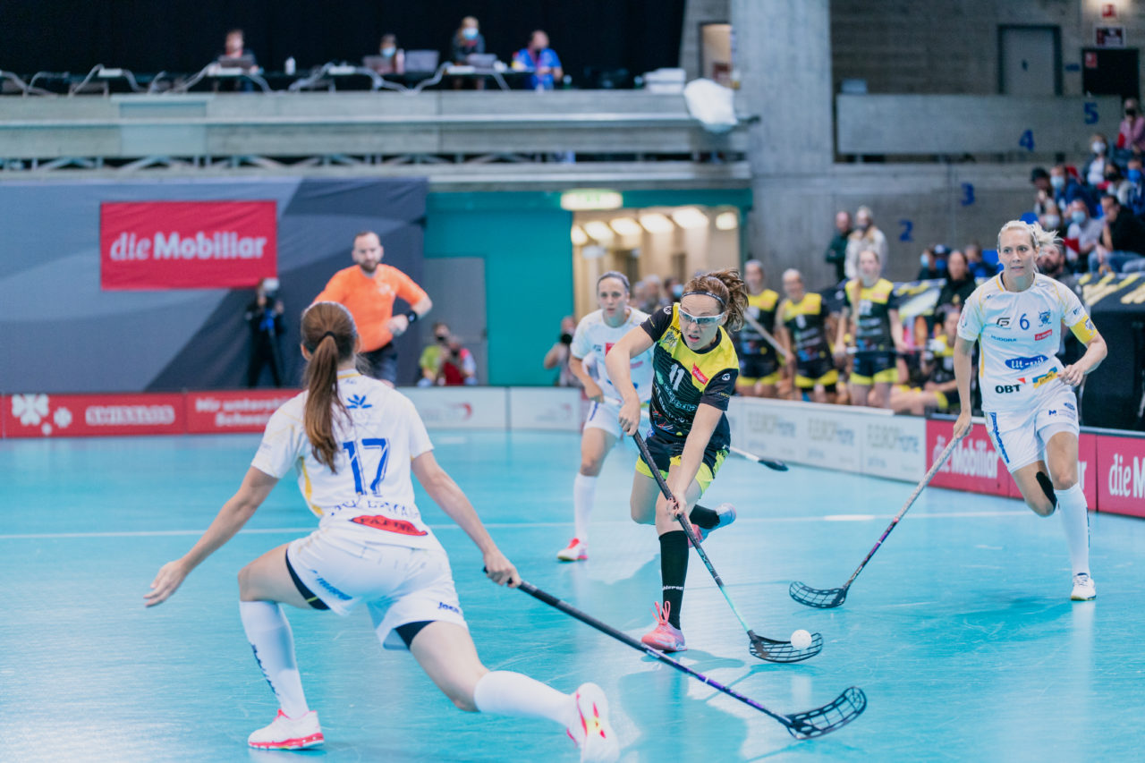 Supercup Final 4, Final Frauen, Switzerland: 30.08.2020, Zürich, Saalsporthalle, Jasmin Weber (Nr. 11, Wizards Bern Burgdorf) schiesst

Credit: Claudio Schwarz, unihockey-fotos.ch