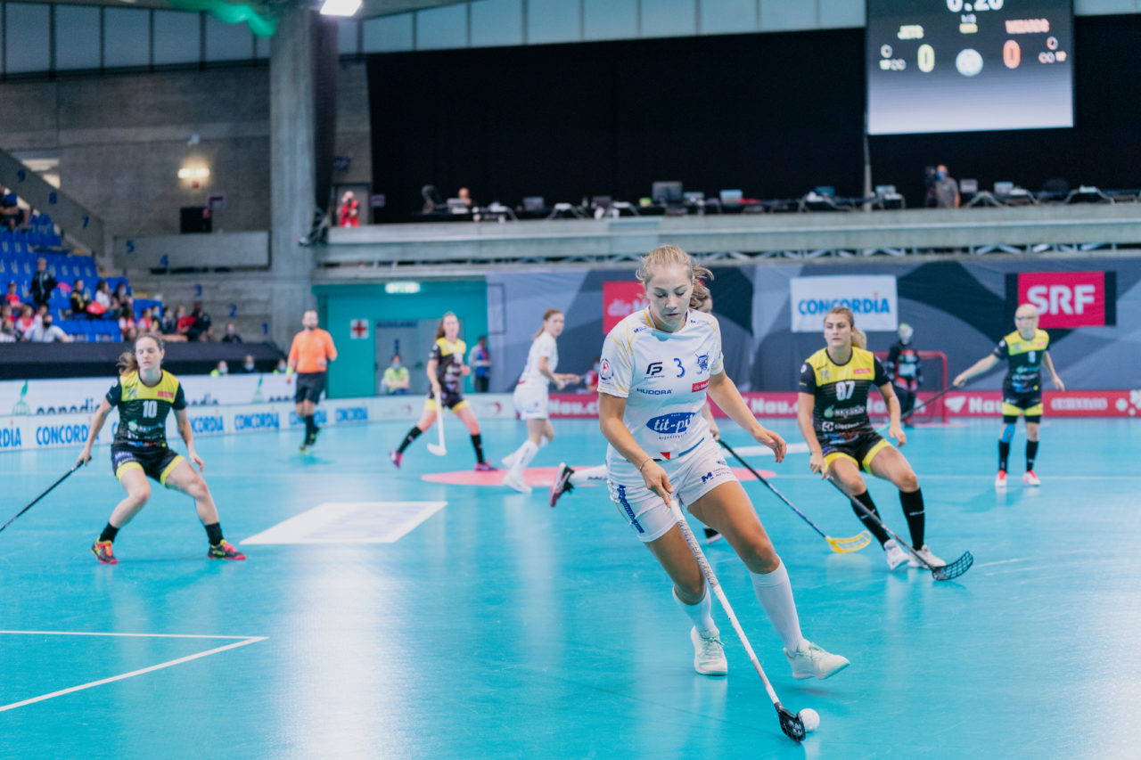 Supercup Final 4, Final Frauen, Switzerland: 30.08.2020, Zürich, Saalsporthalle, Natalie Schürpf (Nr. 3, Kloten-Dietlikon Jets) am Ball

Credit: Claudio Schwarz, unihockey-fotos.ch