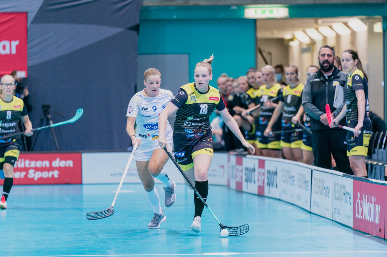 Supercup Final 4, Final Frauen, Switzerland: 30.08.2020, Zürich, Saalsporthalle, Lea Hanimann (Nr. 18, Wizards Bern Burgdorf) am Ball

Credit: Claudio Schwarz, unihockey-fotos.ch