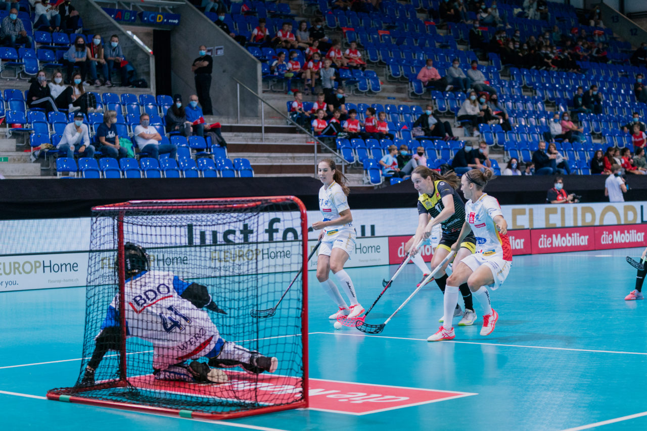 Supercup Final 4, Final Frauen, Switzerland: 30.08.2020, Zürich, Saalsporthalle, Laura Marendaz (Nr. 17, Wizards Bern Burgdorf) schiesst

Credit: Claudio Schwarz, unihockey-fotos.ch