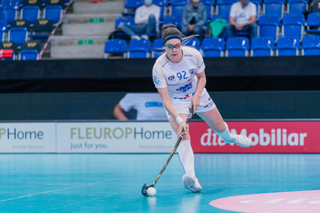 Supercup Final 4, Final Frauen, Switzerland: 30.08.2020, Zürich, Saalsporthalle, Tanja Bühler (Nr. 92, Kloten-Dietlikon Jets) schiesst

Credit: Claudio Schwarz, unihockey-fotos.ch
