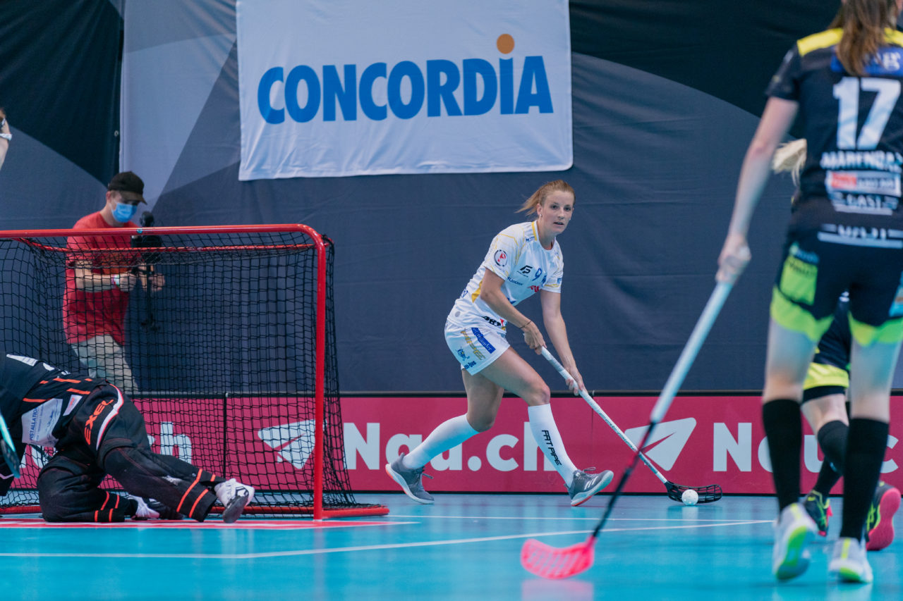 Supercup Final 4, Final Frauen, Switzerland: 30.08.2020, Zürich, Saalsporthalle, Mirjam Hintermann (Nr. 9, Kloten-Dietlikon Jets) am Ball

Credit: Claudio Schwarz, unihockey-fotos.ch