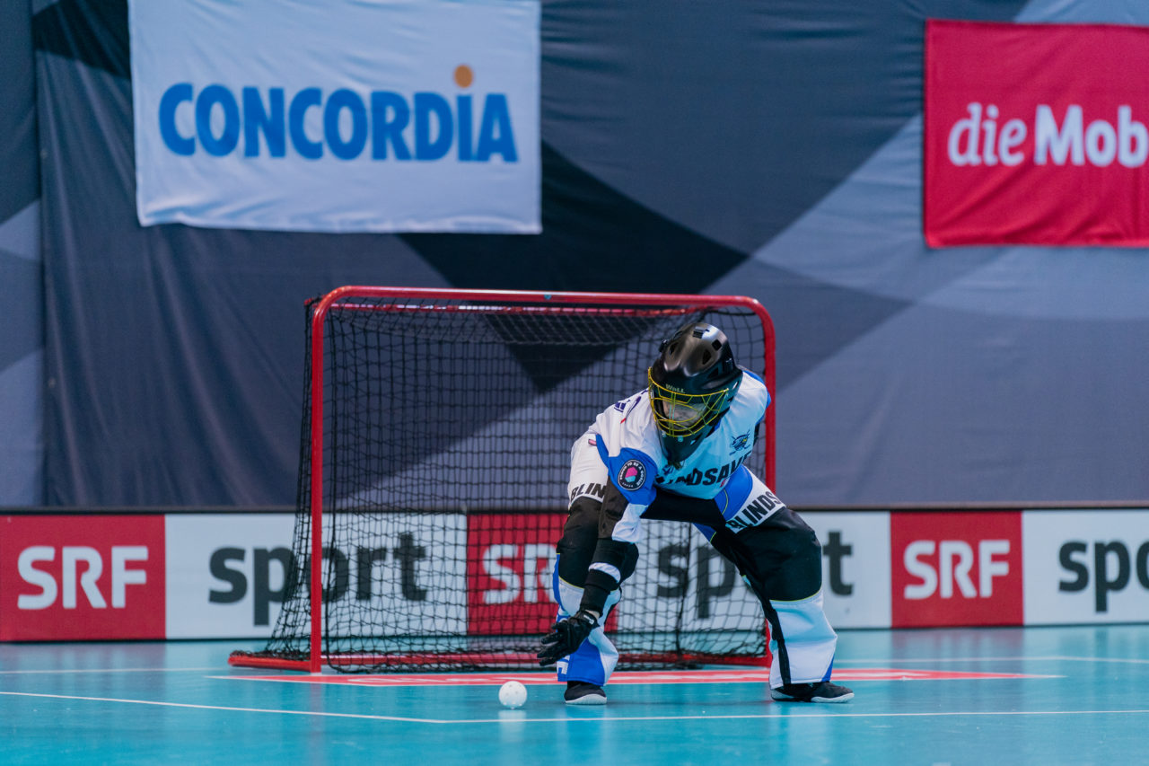 Supercup Final 4, Final Frauen, Switzerland: 30.08.2020, Zürich, Saalsporthalle, Livia Werz (Nr. 41, Kloten-Dietlikon Jets) wirft den Ball aus

Credit: Claudio Schwarz, unihockey-fotos.ch