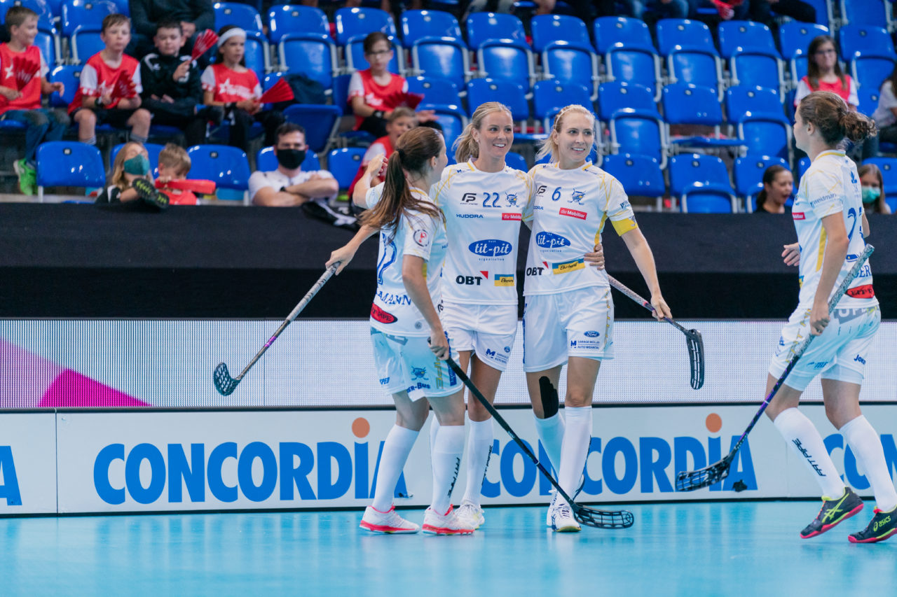 Supercup Final 4, Final Frauen, Switzerland: 30.08.2020, Zürich, Saalsporthalle, die Jets jubeln

Credit: Claudio Schwarz, unihockey-fotos.ch