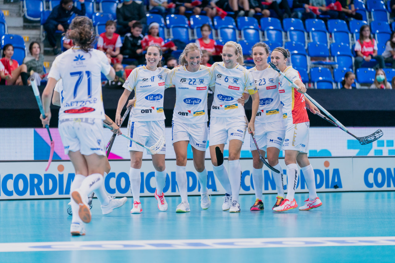 Supercup Final 4, Final Frauen, Switzerland: 30.08.2020, Zürich, Saalsporthalle, die Jets jubeln

Credit: Claudio Schwarz, unihockey-fotos.ch
