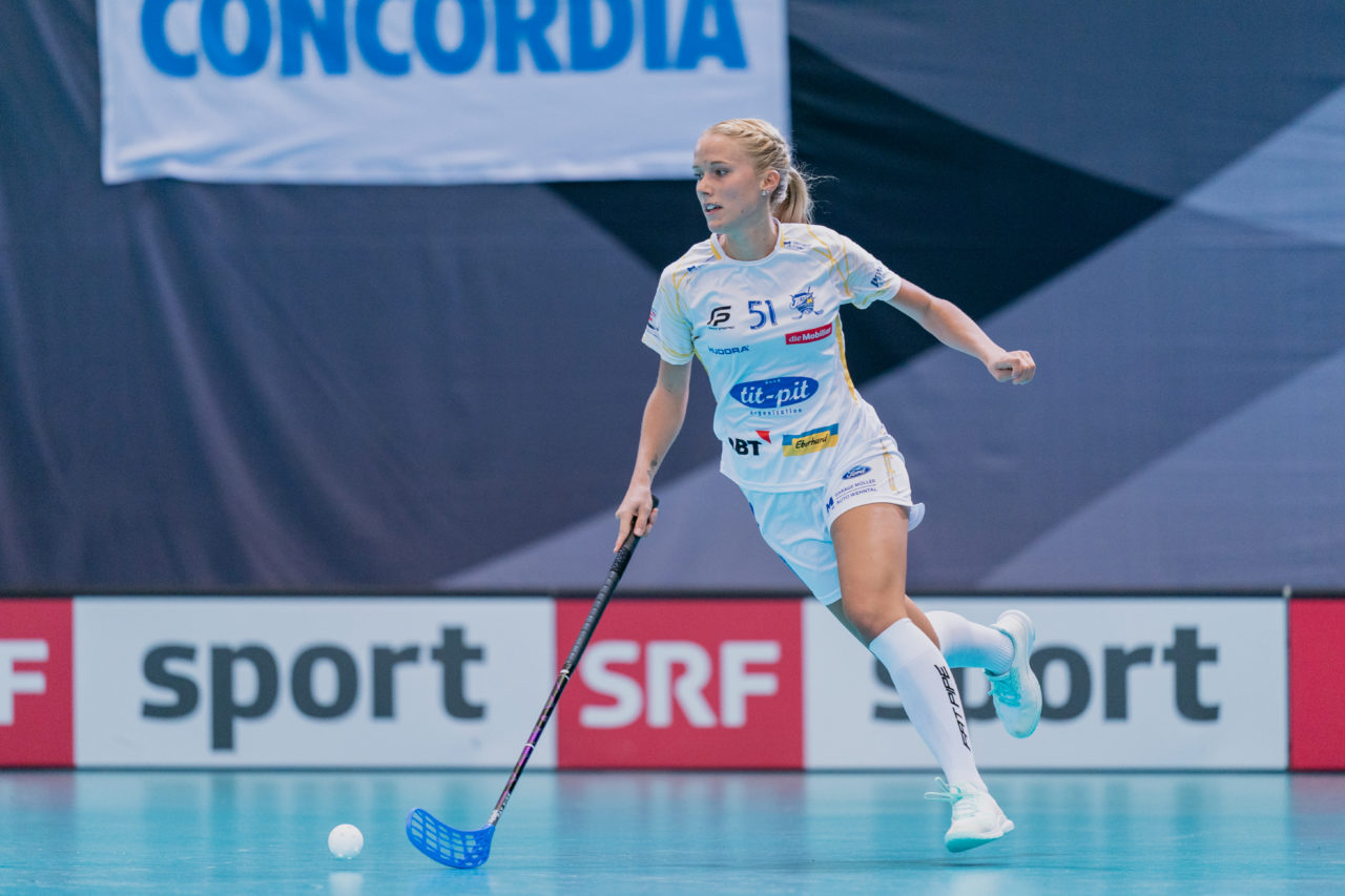 Supercup Final 4, Final Frauen, Switzerland: 30.08.2020, Zürich, Saalsporthalle, Sereina Zwissler (Nr. 51, Kloten-Dietlikon Jets) am Ball

Credit: Claudio Schwarz, unihockey-fotos.ch