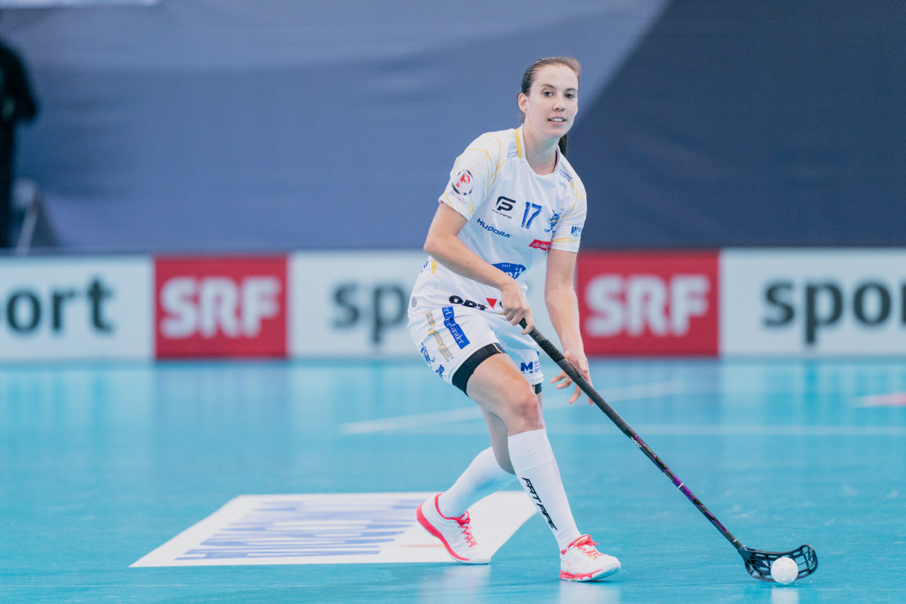 Supercup Final 4, Final Frauen, Switzerland: 30.08.2020, Zürich, Saalsporthalle, Evelyne Ackermann (Nr. 17, Kloten-Dietlikon Jets) am Ball

Credit: Claudio Schwarz, unihockey-fotos.ch