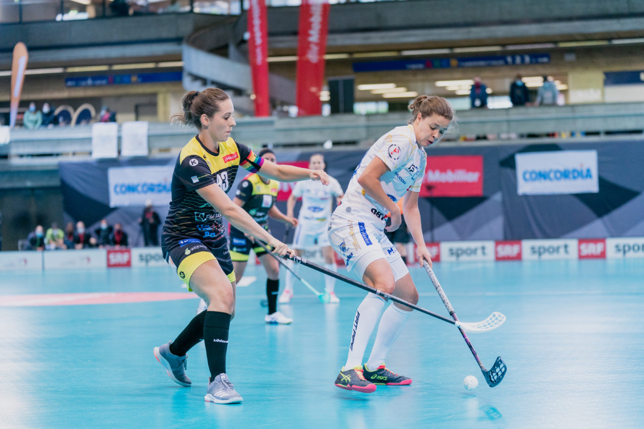 Supercup Final 4, Final Frauen, Switzerland: 30.08.2020, Zürich, Saalsporthalle, Isabelle Gerig (Nr. 23, Kloten-Dietlikon Jets) am Ball

Credit: Claudio Schwarz, unihockey-fotos.ch