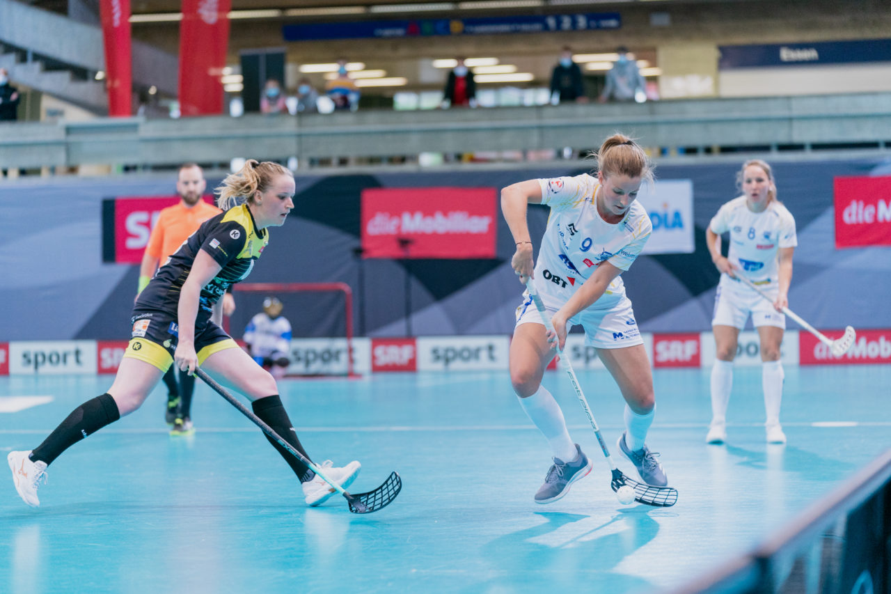 Supercup Final 4, Final Frauen, Switzerland: 30.08.2020, Zürich, Saalsporthalle, Mirjam Hintermann (Nr. 9, Kloten-Dietlikon Jets) am Ball

Credit: Claudio Schwarz, unihockey-fotos.ch