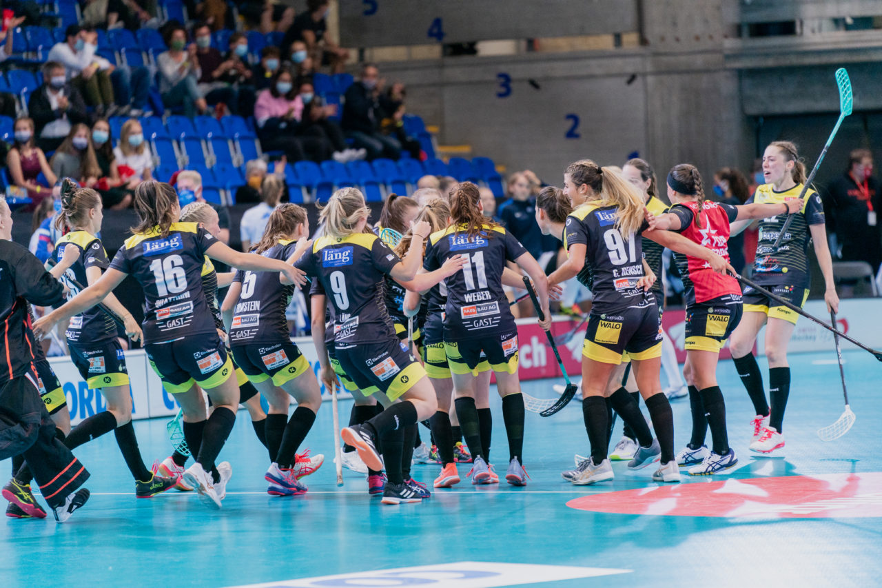 Supercup Final 4, Final Frauen, Switzerland: 30.08.2020, Zürich, Saalsporthalle, die Wizards jubeln

Credit: Claudio Schwarz, unihockey-fotos.ch