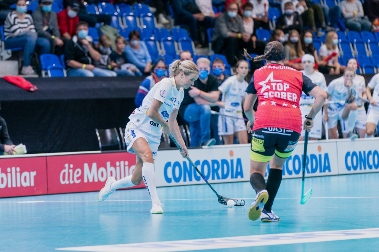 Supercup Final 4, Final Frauen, Switzerland: 30.08.2020, Zürich, Saalsporthalle, Iza Rydfjäll (Nr. 22, Kloten-Dietlikon Jets) schiesst

Credit: Claudio Schwarz, unihockey-fotos.ch