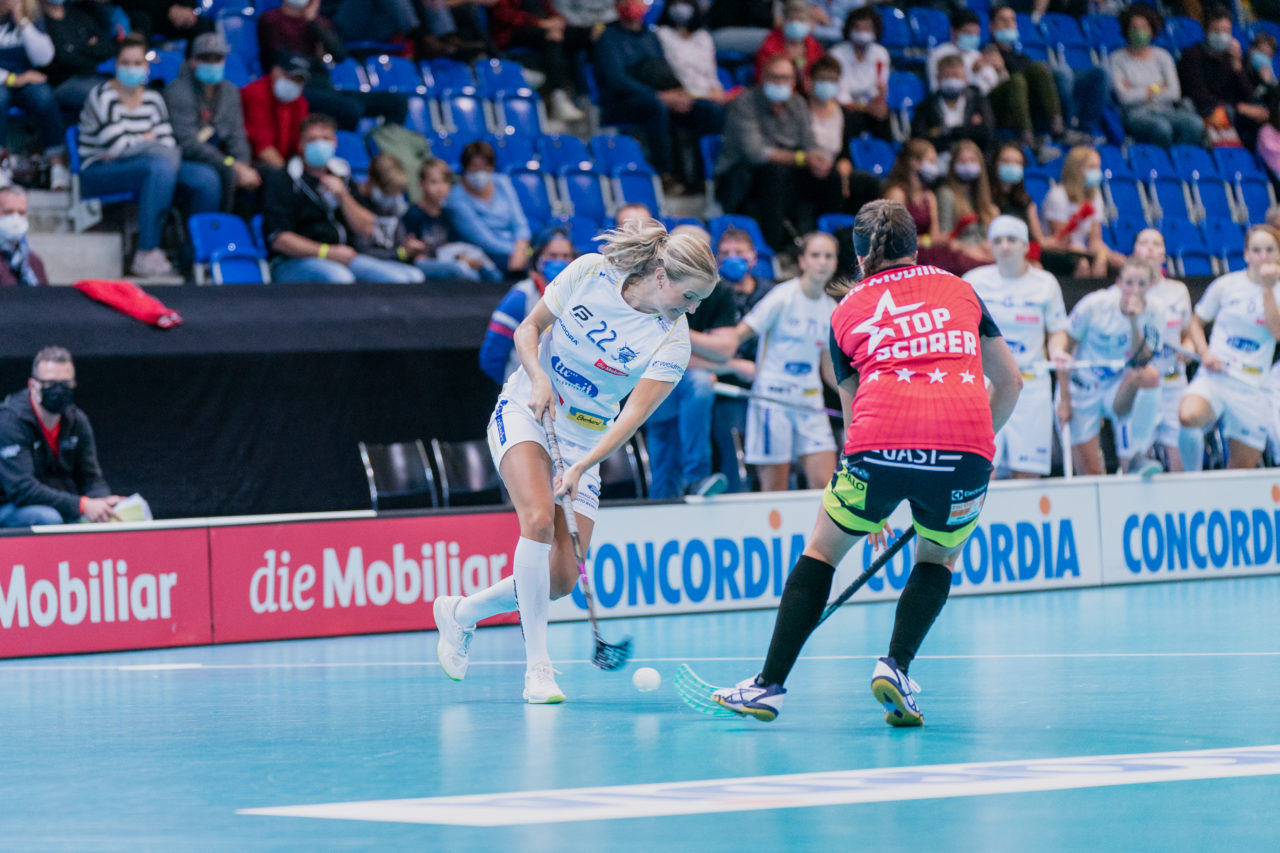 Supercup Final 4, Final Frauen, Switzerland: 30.08.2020, Zürich, Saalsporthalle, Iza Rydfjäll (Nr. 22, Kloten-Dietlikon Jets) schiesst

Credit: Claudio Schwarz, unihockey-fotos.ch