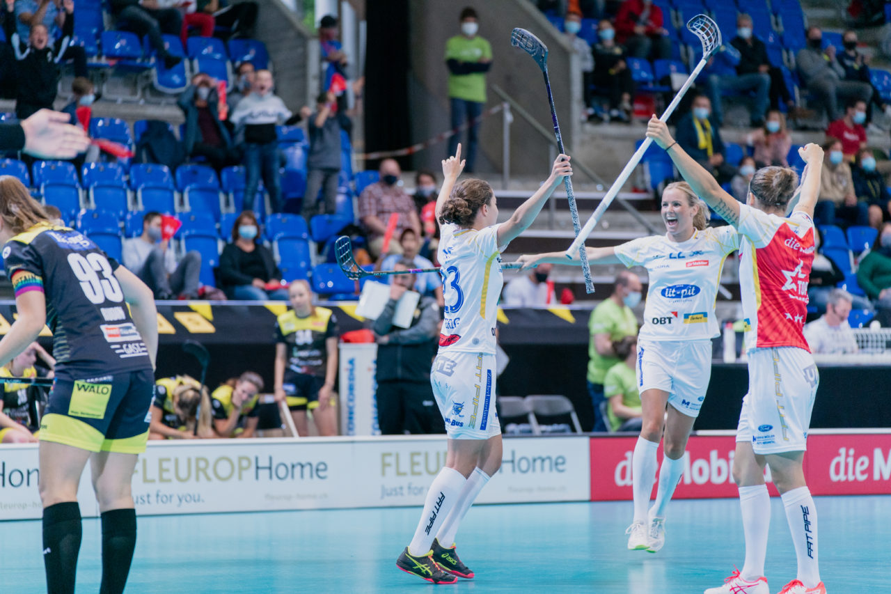 Supercup Final 4, Final Frauen, Switzerland: 30.08.2020, Zürich, Saalsporthalle, die Jets bejubeln den Supercup Sieg

Credit: Claudio Schwarz, unihockey-fotos.ch
