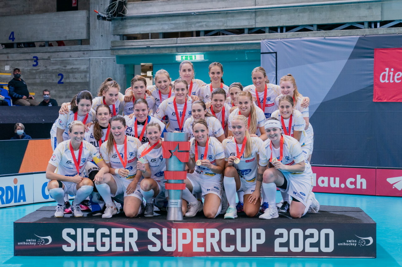 Supercup Final 4, Final Frauen, Switzerland: 30.08.2020, Zürich, Saalsporthalle, die Jets feiern den Supercup Sieg

Credit: Claudio Schwarz, unihockey-fotos.ch