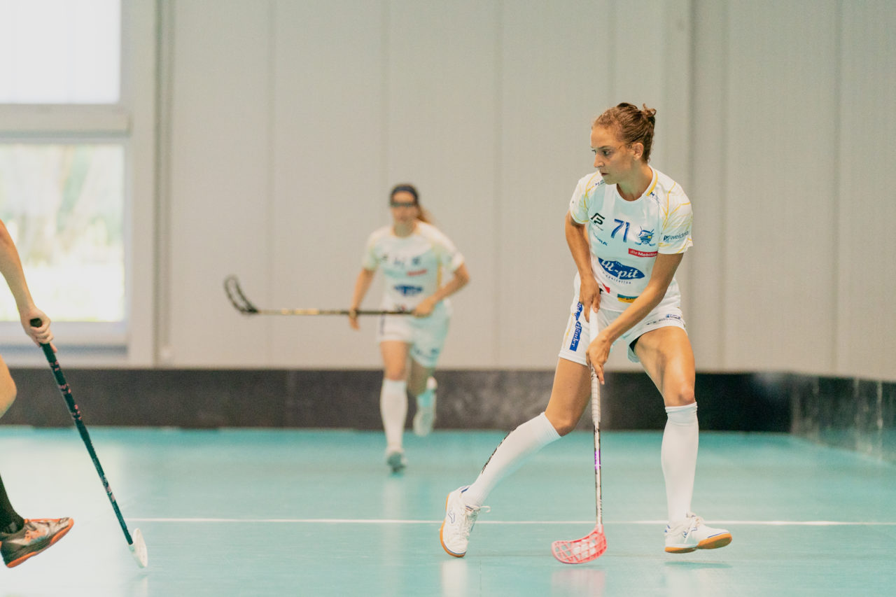 Mobiliar Trophy, Red Ants Rychenberg Winterthur - Kloten-Dietlikon Jets, Switzerland: 21.08.2020, Winterthur, Win-4 Trainingshalle, Nina Metzger (Nr. 71, Kloten-Dietlikon Jets) am Ball

Credit: Claudio Schwarz, unihockey-fotos.ch