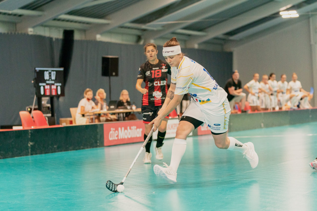 Mobiliar Trophy, Red Ants Rychenberg Winterthur - Kloten-Dietlikon Jets, Switzerland: 21.08.2020, Winterthur, Win-4 Trainingshalle, Natalie Martinakova (Nr. 15, Kloten-Dietlikon Jets) am Ball

Credit: Claudio Schwarz, unihockey-fotos.ch