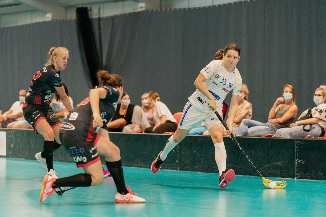 Mobiliar Trophy, Red Ants Rychenberg Winterthur - Kloten-Dietlikon Jets, Switzerland: 21.08.2020, Winterthur, Win-4 Trainingshalle, Christelle Wohlhauser (Nr. 35, Kloten-Dietlikon Jets) schiesst

Credit: Claudio Schwarz, unihockey-fotos.ch