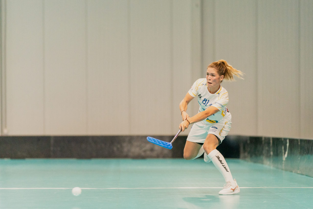 Mobiliar Trophy, Red Ants Rychenberg Winterthur - Kloten-Dietlikon Jets, Switzerland: 21.08.2020, Winterthur, Win-4 Trainingshalle, Norina Lindenstruth (Nr. 81, Kloten-Dietlikon Jets) spielt den Ball

Credit: Claudio Schwarz, unihockey-fotos.ch