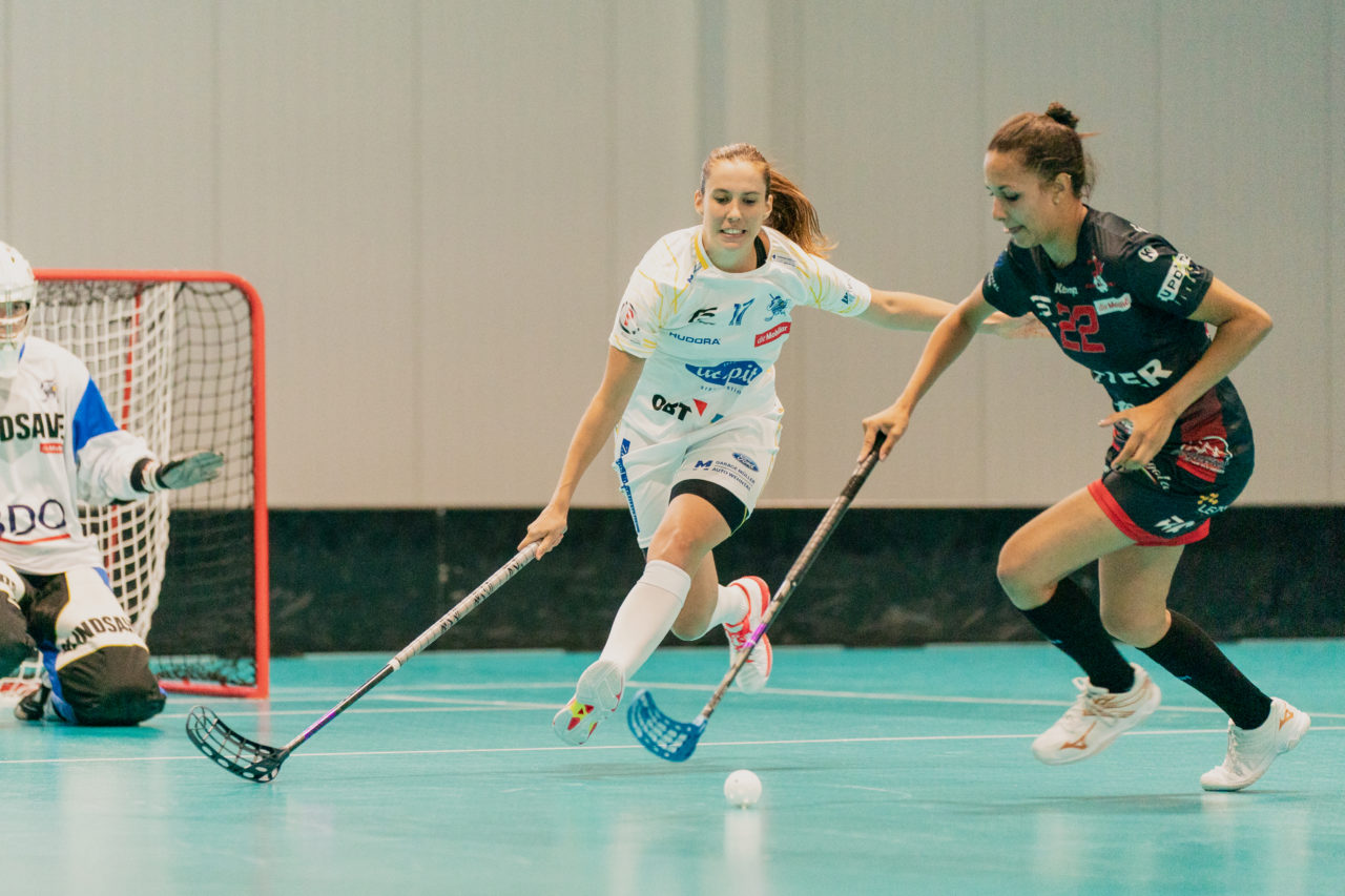 Mobiliar Trophy, Red Ants Rychenberg Winterthur - Kloten-Dietlikon Jets, Switzerland: 21.08.2020, Winterthur, Win-4 Trainingshalle, Evelyne Ackermann (Nr. 17, Kloten-Dietlikon Jets) verteidigt

Credit: Claudio Schwarz, unihockey-fotos.ch
