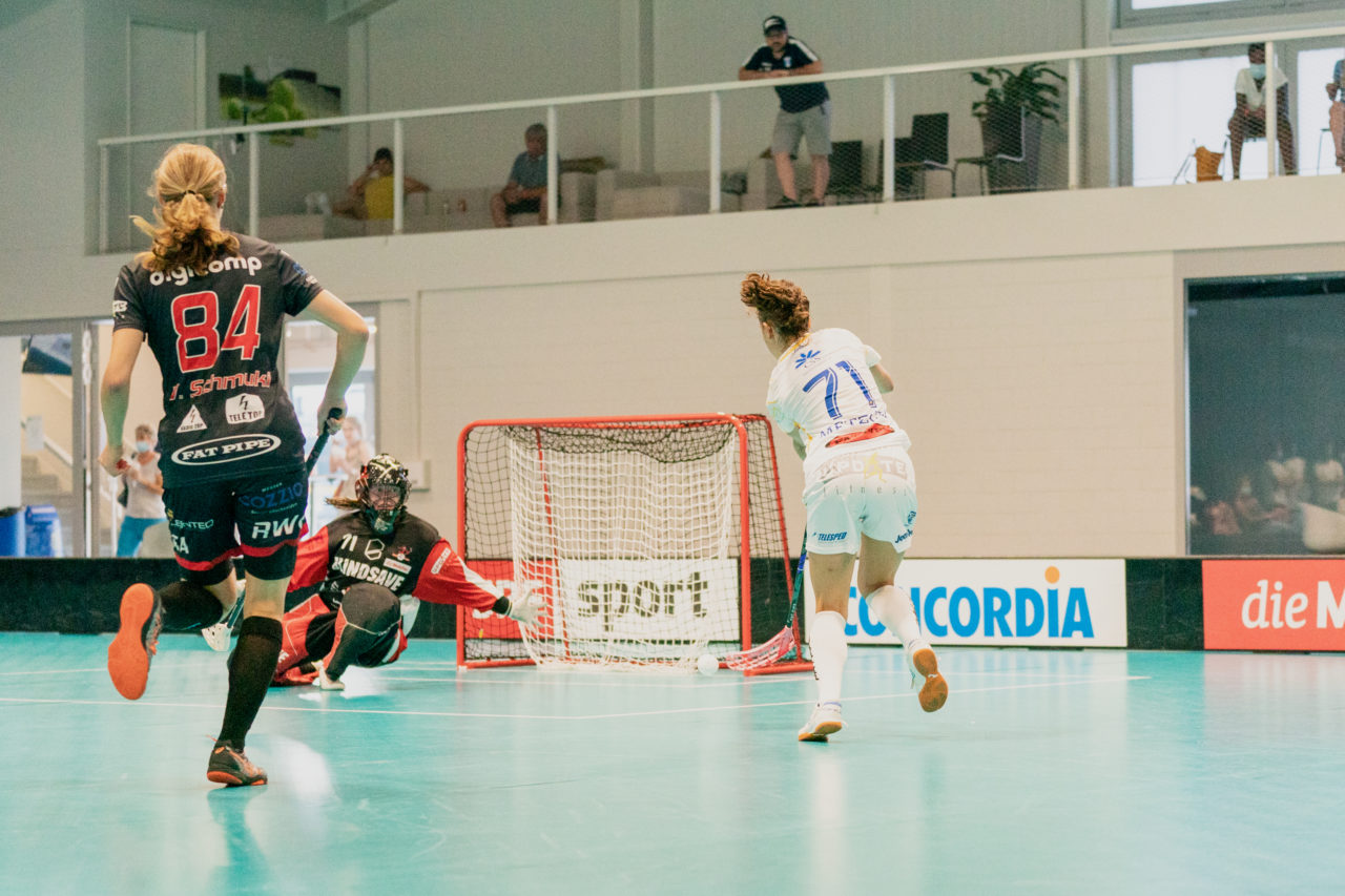 Mobiliar Trophy, Red Ants Rychenberg Winterthur - Kloten-Dietlikon Jets, Switzerland: 21.08.2020, Winterthur, Win-4 Trainingshalle, Nina Metzger (Nr. 71, Kloten-Dietlikon Jets) schiesst

Credit: Claudio Schwarz, unihockey-fotos.ch