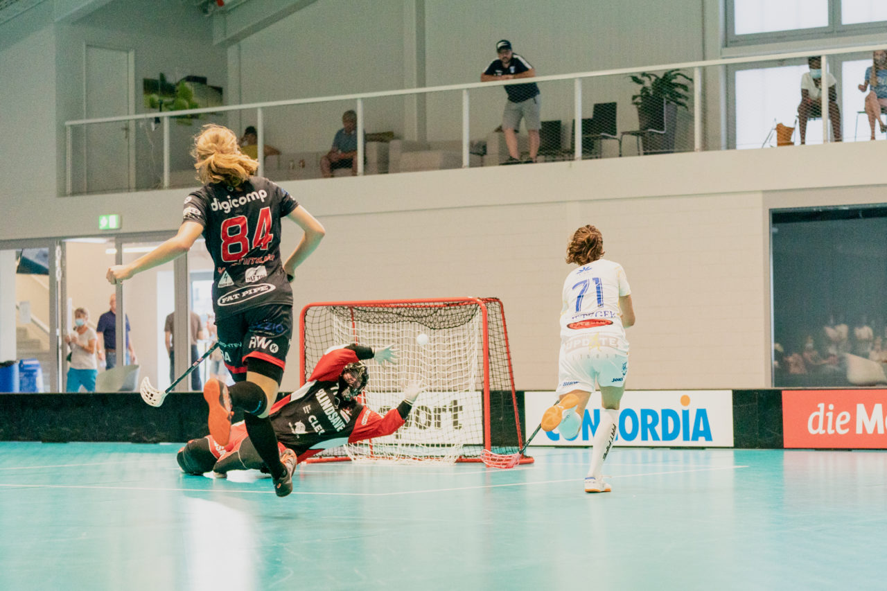 Mobiliar Trophy, Red Ants Rychenberg Winterthur - Kloten-Dietlikon Jets, Switzerland: 21.08.2020, Winterthur, Win-4 Trainingshalle, Nina Metzger (Nr. 71, Kloten-Dietlikon Jets) verzieht

Credit: Claudio Schwarz, unihockey-fotos.ch