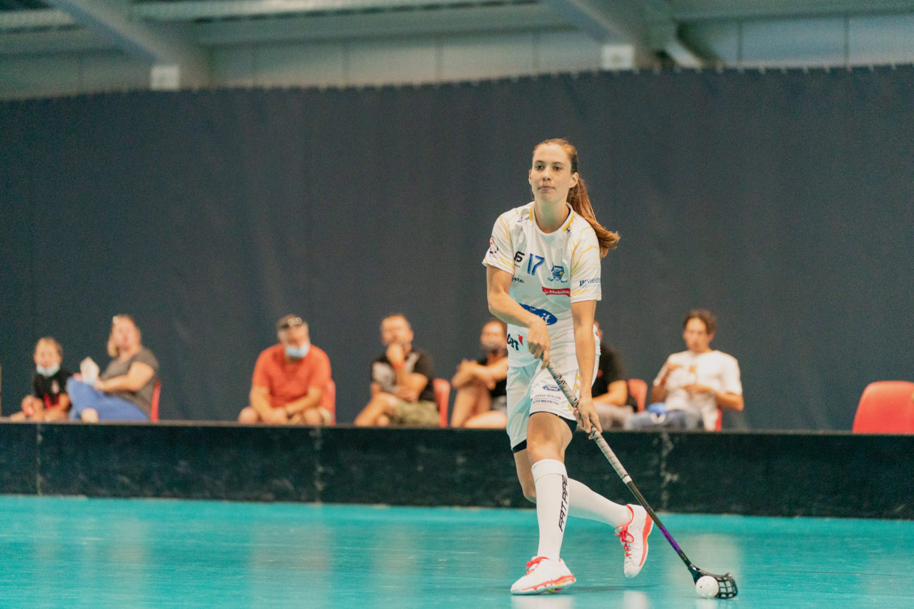Mobiliar Trophy, Red Ants Rychenberg Winterthur - Kloten-Dietlikon Jets, Switzerland: 21.08.2020, Winterthur, Win-4 Trainingshalle, Evelyne Ackermann (Nr. 17, Kloten-Dietlikon Jets) am Ball

Credit: Claudio Schwarz, unihockey-fotos.ch