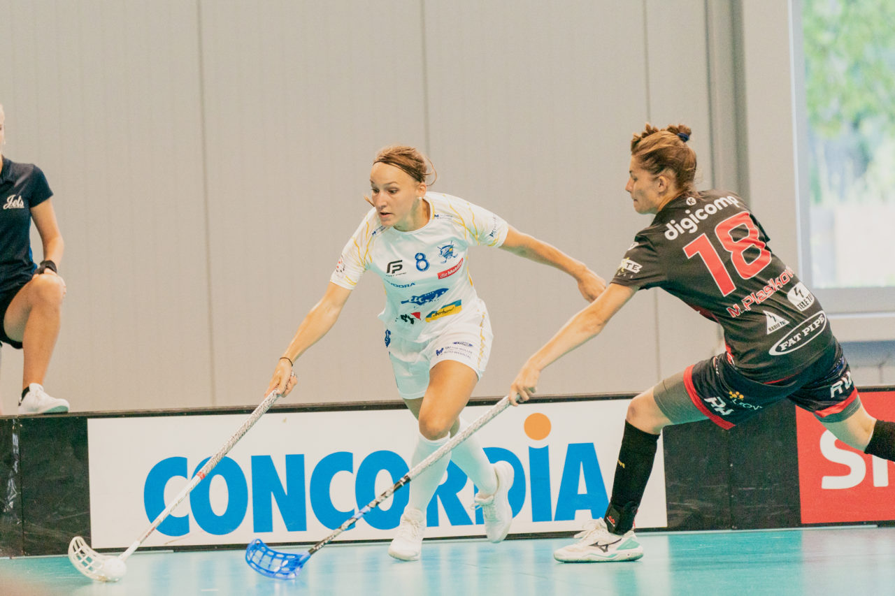 Mobiliar Trophy, Red Ants Rychenberg Winterthur - Kloten-Dietlikon Jets, Switzerland: 21.08.2020, Winterthur, Win-4 Trainingshalle, Brigitte Mischler (Nr. 8, Kloten-Dietlikon Jets) am Ball

Credit: Claudio Schwarz, unihockey-fotos.ch