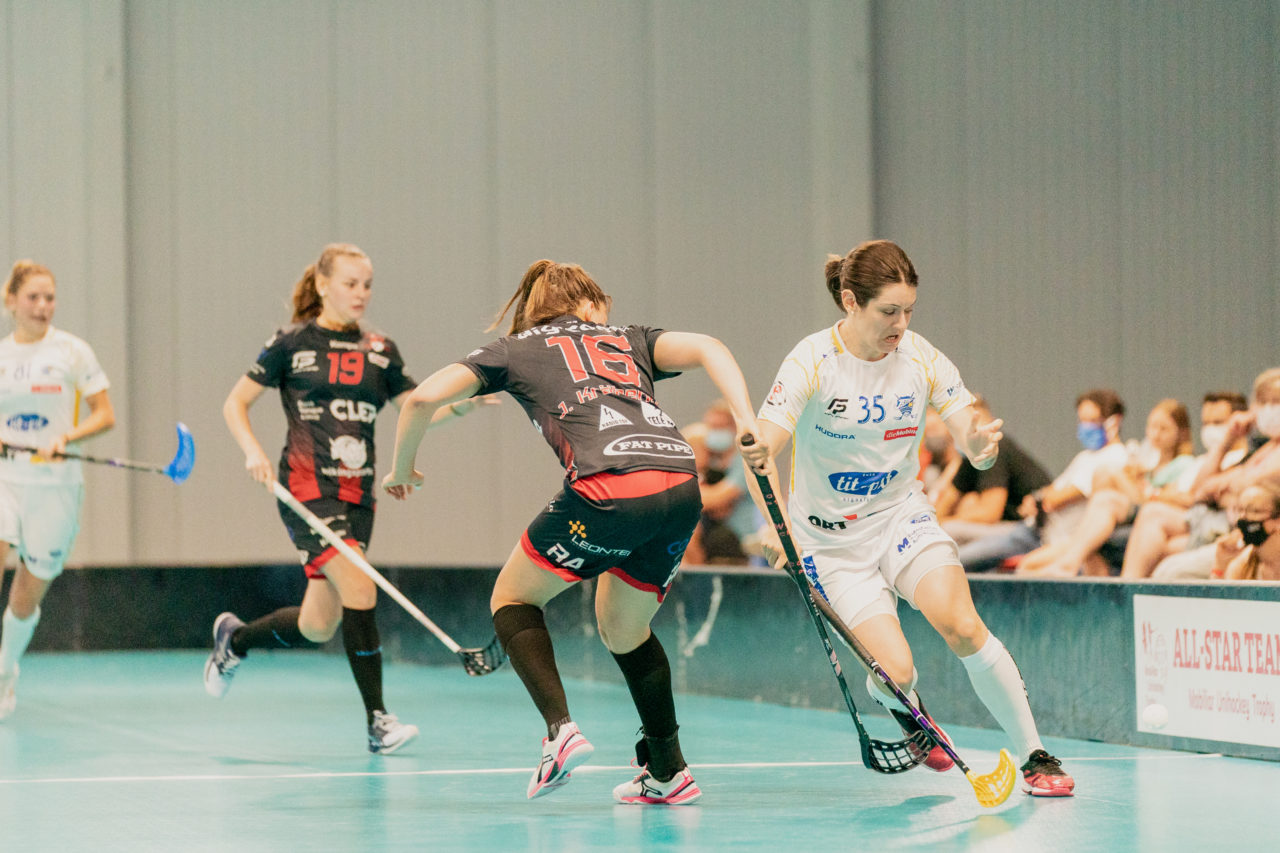 Mobiliar Trophy, Red Ants Rychenberg Winterthur - Kloten-Dietlikon Jets, Switzerland: 21.08.2020, Winterthur, Win-4 Trainingshalle, Christelle Wohlhauser (Nr. 35, Kloten-Dietlikon Jets) am Ball

Credit: Claudio Schwarz, unihockey-fotos.ch