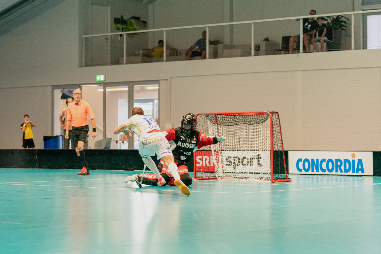 Mobiliar Trophy, Red Ants Rychenberg Winterthur - Kloten-Dietlikon Jets, Switzerland: 21.08.2020, Winterthur, Win-4 Trainingshalle, Julia Suter (Nr. 19, Kloten-Dietlikon Jets) vergibt

Credit: Claudio Schwarz, unihockey-fotos.ch