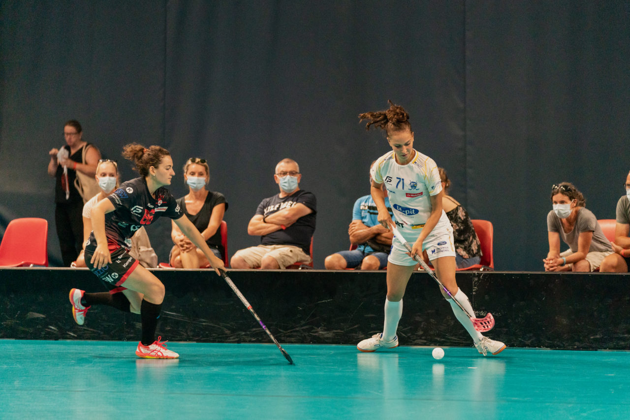 Mobiliar Trophy, Red Ants Rychenberg Winterthur - Kloten-Dietlikon Jets, Switzerland: 21.08.2020, Winterthur, Win-4 Trainingshalle, Nina Metzger (Nr. 71, Kloten-Dietlikon Jets) am Ball

Credit: Claudio Schwarz, unihockey-fotos.ch