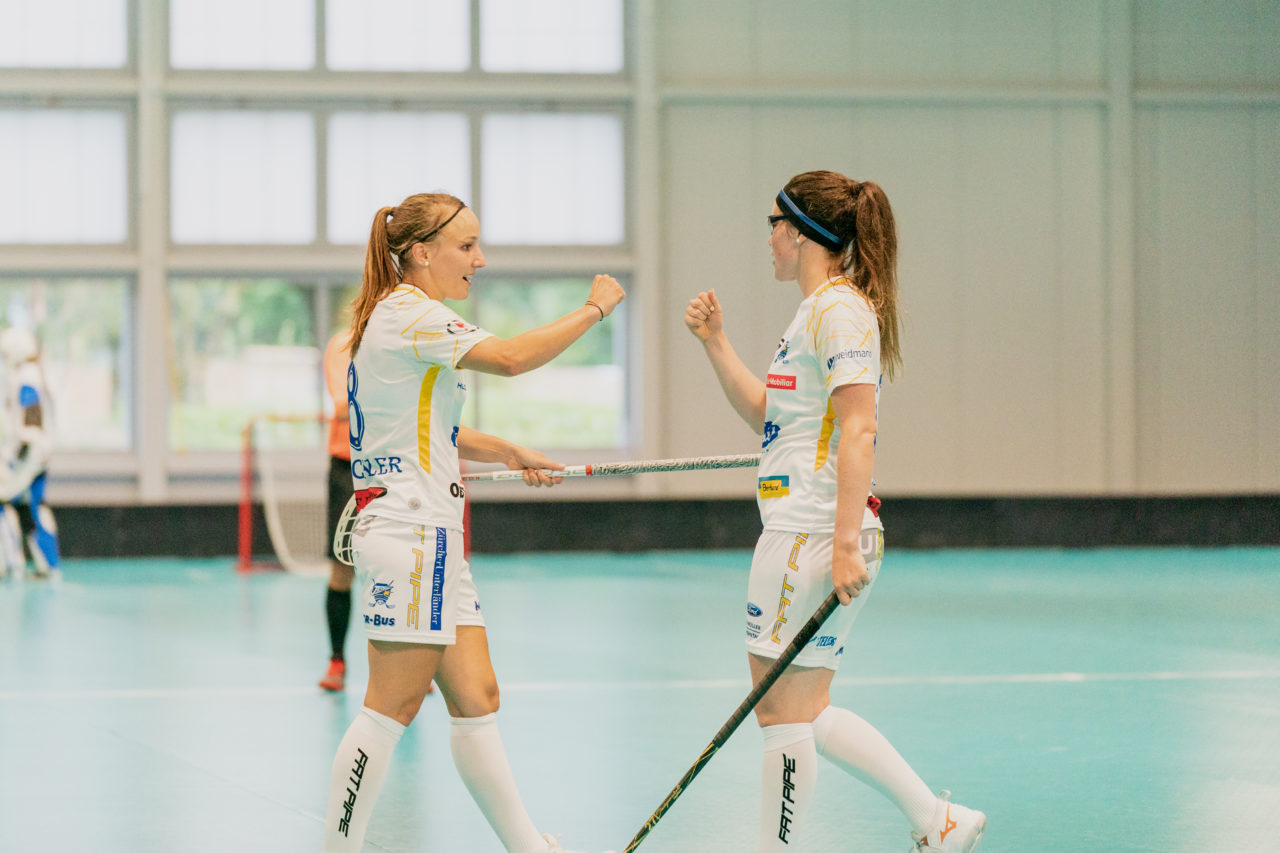 Mobiliar Trophy, Red Ants Rychenberg Winterthur - Kloten-Dietlikon Jets, Switzerland: 21.08.2020, Winterthur, Win-4 Trainingshalle, Brigitte Mischler (Nr. 8, Kloten-Dietlikon Jets) und Tanja Bühler (Nr. 92, Kloten-Dietlikon Jets) bejubeln einen Treffer

Credit: Claudio Schwarz, unihockey-fotos.ch