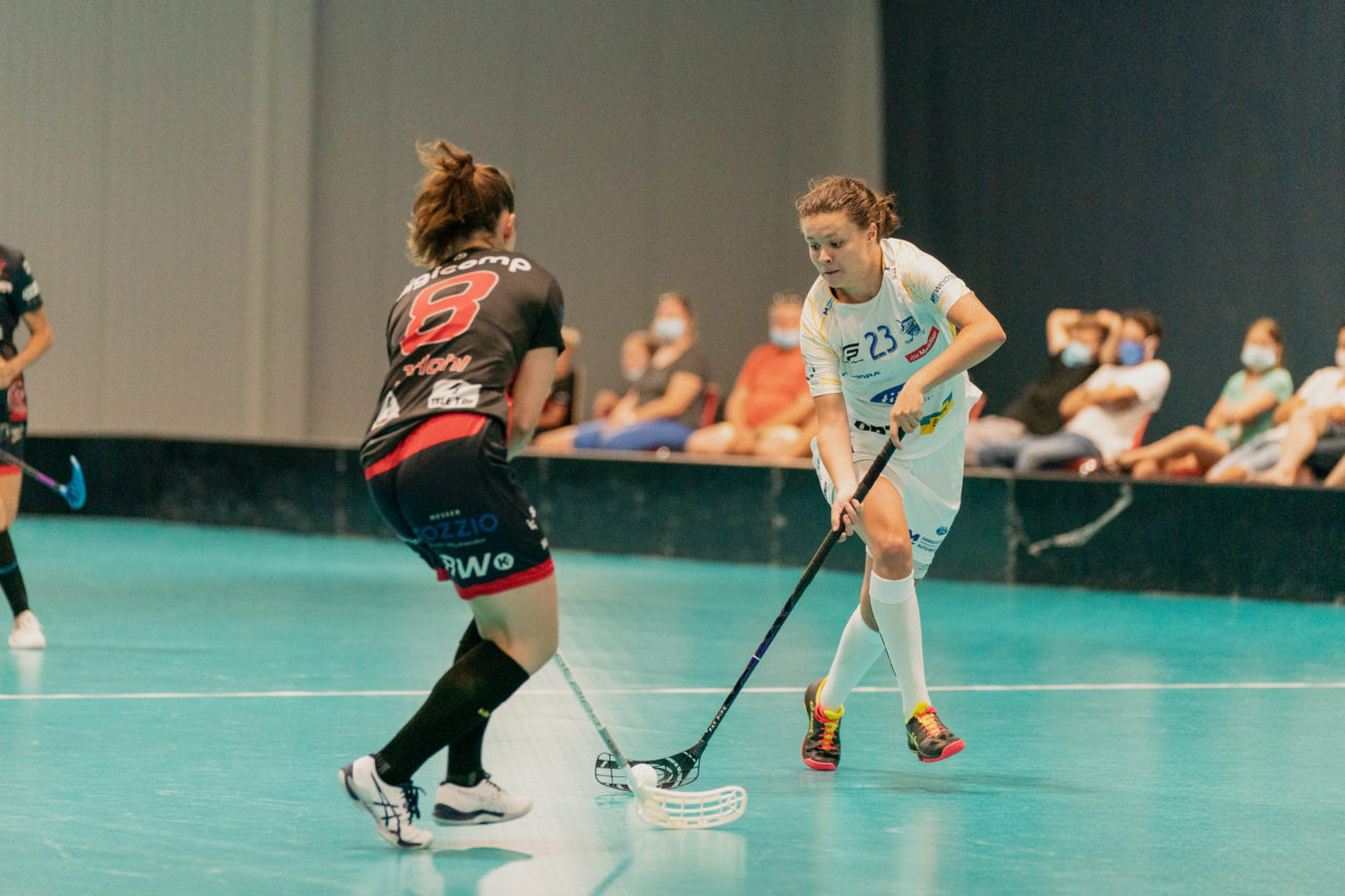 Mobiliar Trophy, Red Ants Rychenberg Winterthur - Kloten-Dietlikon Jets, Switzerland: 21.08.2020, Winterthur, Win-4 Trainingshalle, Isabelle Gerig (Nr. 23, Kloten-Dietlikon Jets) am Ball

Credit: Claudio Schwarz, unihockey-fotos.ch