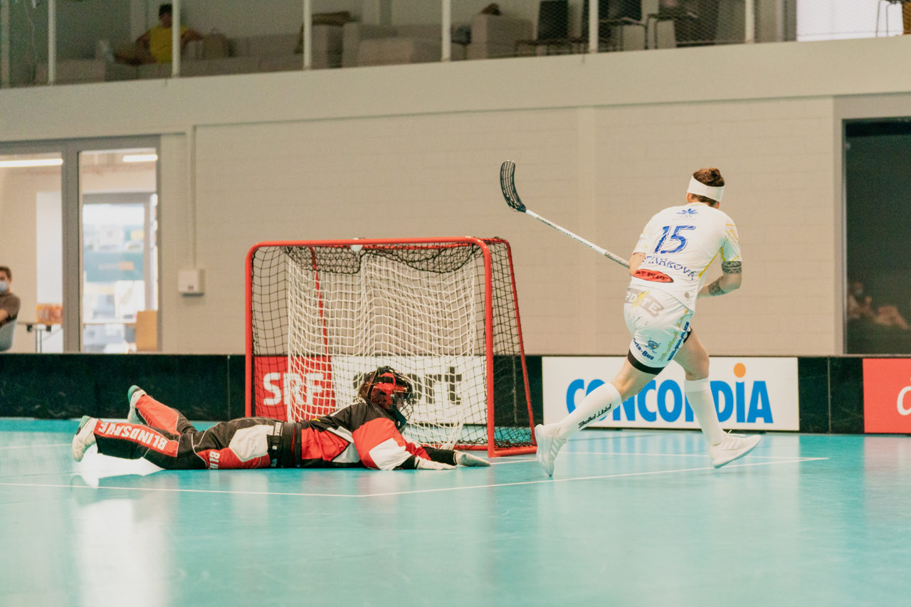 Mobiliar Trophy, Red Ants Rychenberg Winterthur - Kloten-Dietlikon Jets, Switzerland: 21.08.2020, Winterthur, Win-4 Trainingshalle, Natalie Martinakova (Nr. 15, Kloten-Dietlikon Jets) verwandelt den Penalty

Credit: Claudio Schwarz, unihockey-fotos.ch