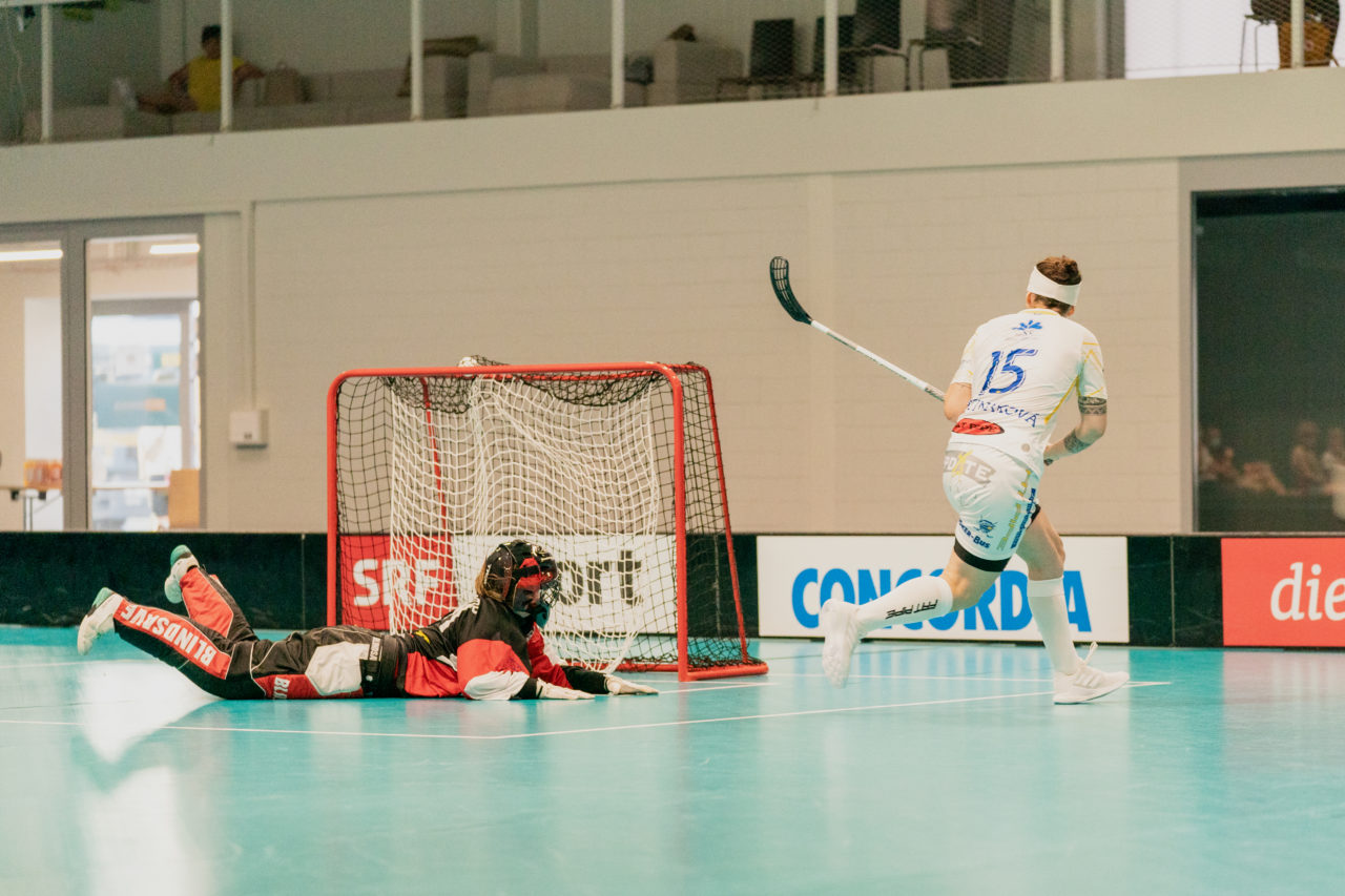 Mobiliar Trophy, Red Ants Rychenberg Winterthur - Kloten-Dietlikon Jets, Switzerland: 21.08.2020, Winterthur, Win-4 Trainingshalle, Natalie Martinakova (Nr. 15, Kloten-Dietlikon Jets) verwandelt den Penalty

Credit: Claudio Schwarz, unihockey-fotos.ch