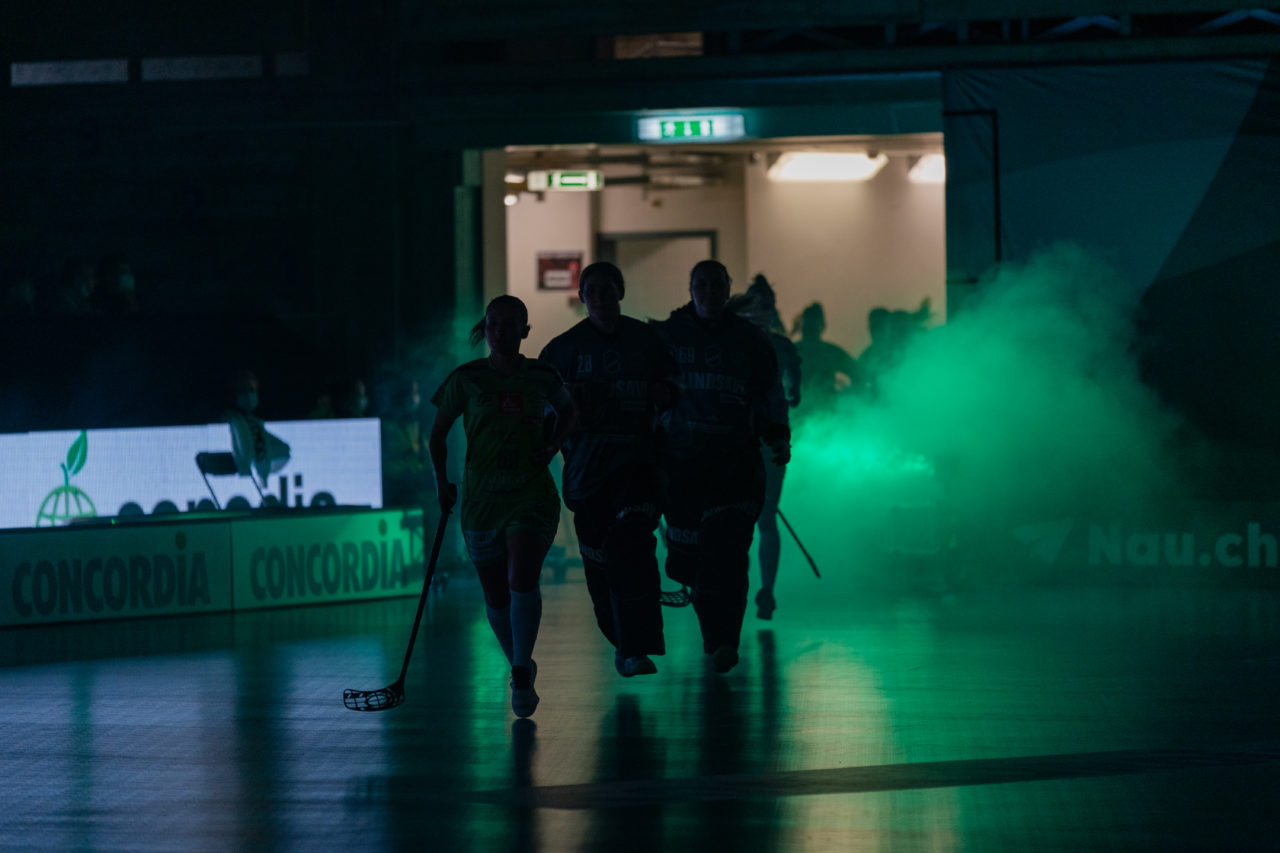 Supercup Final 4, 2. Halbfinal Frauen, Switzerland: 29.08.2020, Zürich, Saalsporthalle, die Skorps laufen in die Halle ein

Credit: Claudio Schwarz, unihockey-fotos.ch