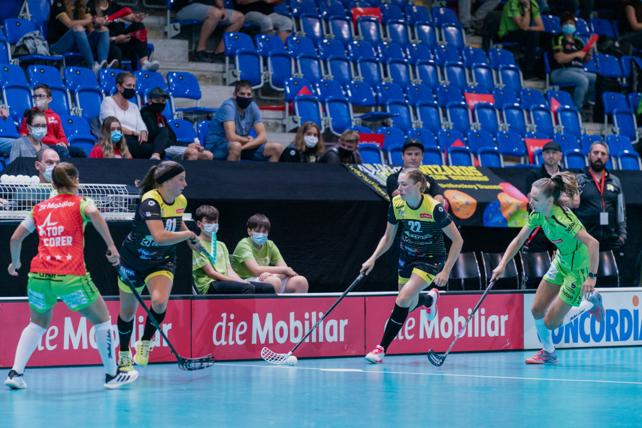 Supercup Final 4, 2. Halbfinal Frauen, Switzerland: 29.08.2020, Zürich, Saalsporthalle, Nadia Cattaneo (Nr. 22, Wizards Bern Burgdorf) am Ball

Credit: Claudio Schwarz, unihockey-fotos.ch