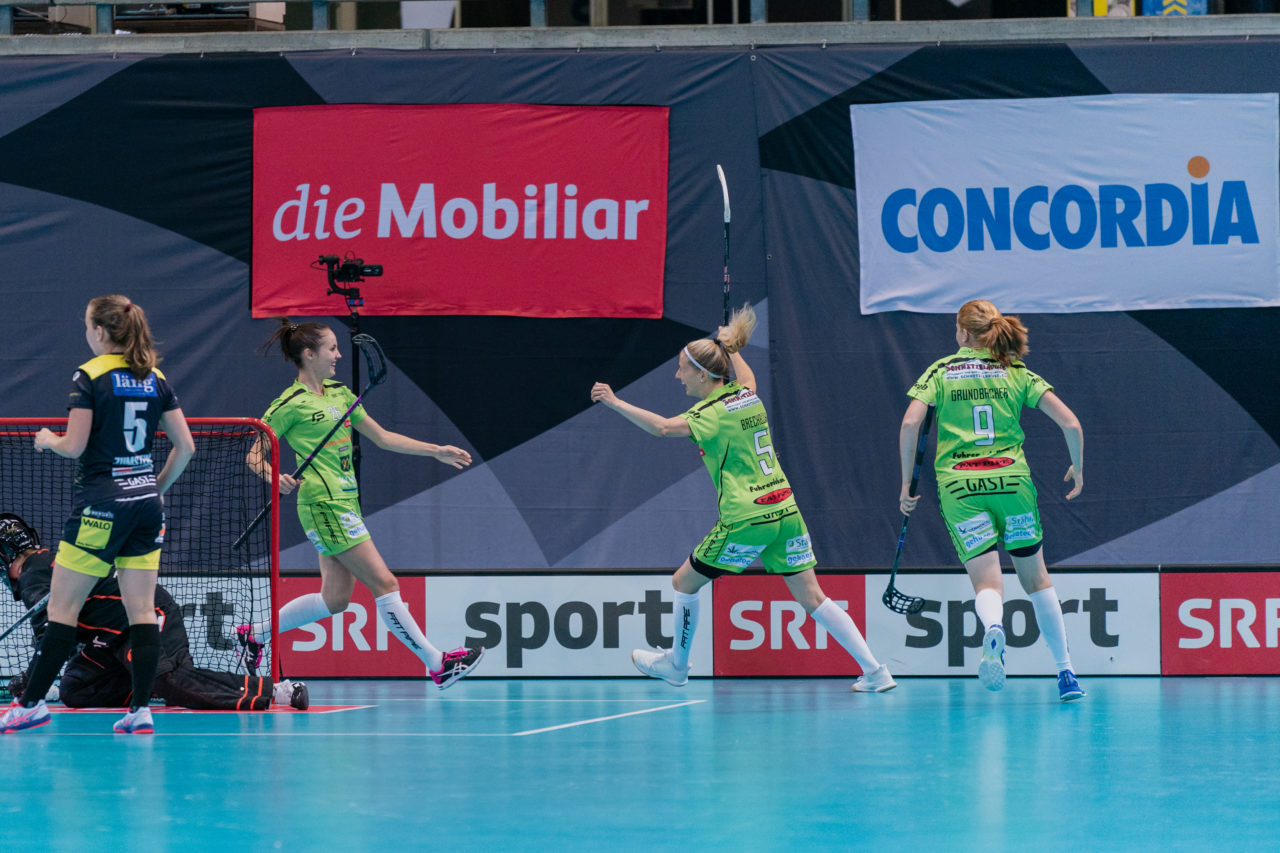 Supercup Final 4, 2. Halbfinal Frauen, Switzerland: 29.08.2020, Zürich, Saalsporthalle, die Skorps jubeln über das 0:1

Credit: Claudio Schwarz, unihockey-fotos.ch