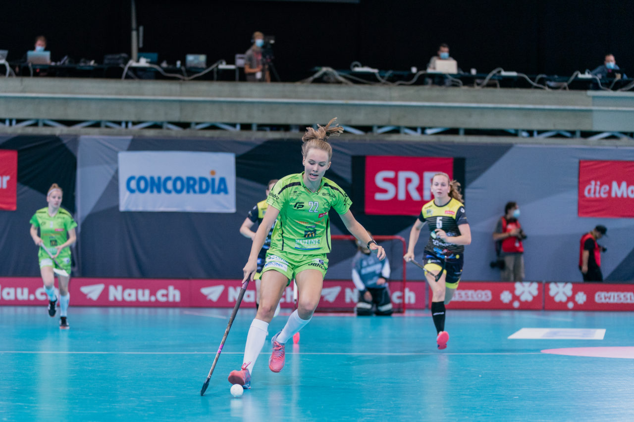 Supercup Final 4, 2. Halbfinal Frauen, Switzerland: 29.08.2020, Zürich, Saalsporthalle, Selma Bergmann (Nr. 22, Skorpion Emmental Zollbrück) am Ball

Credit: Claudio Schwarz, unihockey-fotos.ch