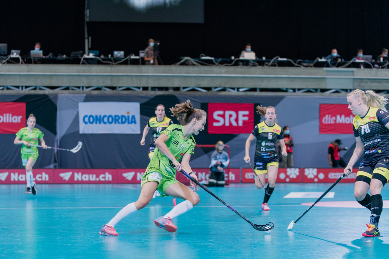 Supercup Final 4, 2. Halbfinal Frauen, Switzerland: 29.08.2020, Zürich, Saalsporthalle, Selma Bergmann (Nr. 22, Skorpion Emmental Zollbrück) am Ball

Credit: Claudio Schwarz, unihockey-fotos.ch