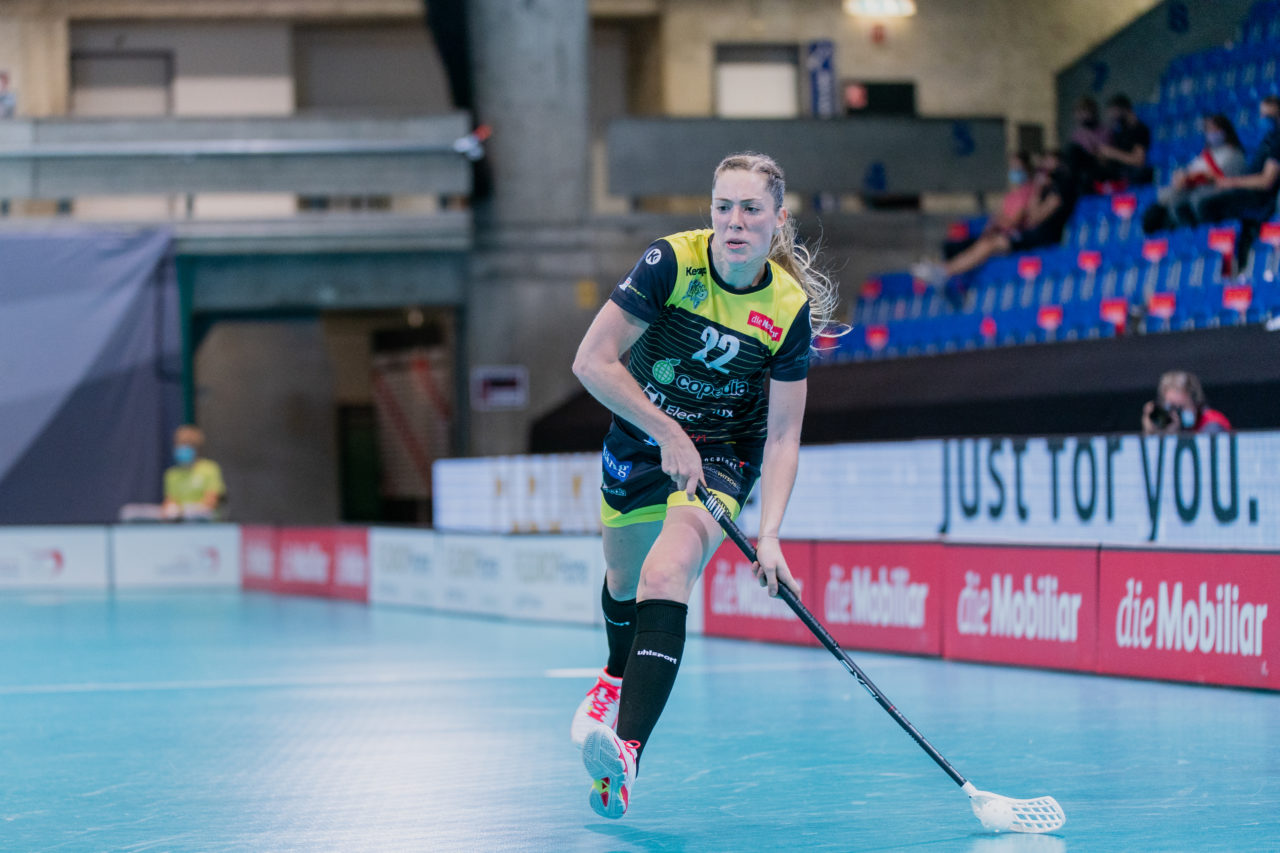 Supercup Final 4, 2. Halbfinal Frauen, Switzerland: 29.08.2020, Zürich, Saalsporthalle, Nadia Cattaneo (Nr. 22, Wizards Bern Burgdorf) schiesst

Credit: Claudio Schwarz, unihockey-fotos.ch