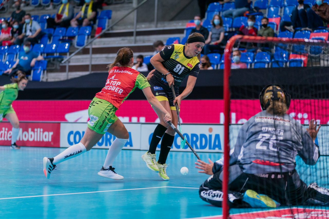 Supercup Final 4, 2. Halbfinal Frauen, Switzerland: 29.08.2020, Zürich, Saalsporthalle, Andrea Wildermuth (Nr. 91, Wizards Bern Burgdorf) schiesst

Credit: Claudio Schwarz, unihockey-fotos.ch
