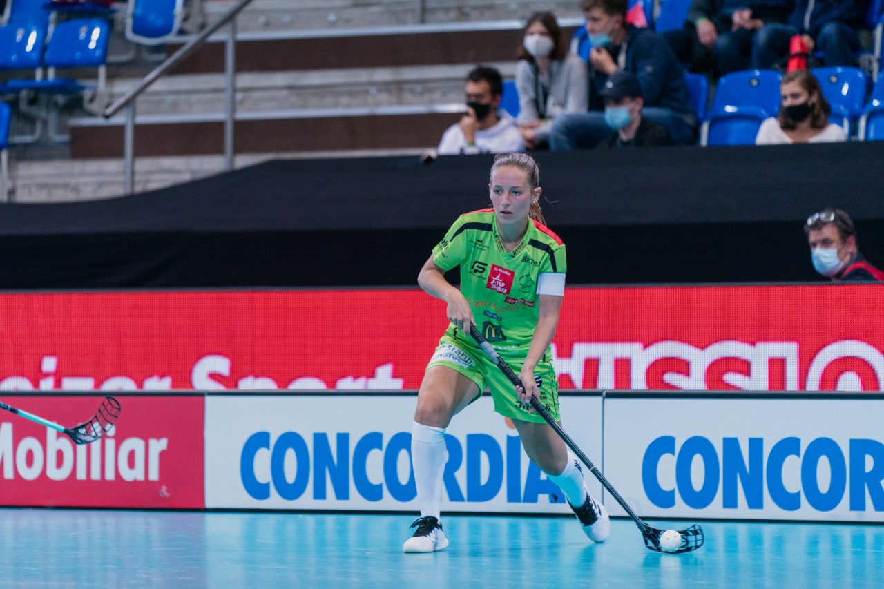 Supercup Final 4, 2. Halbfinal Frauen, Switzerland: 29.08.2020, Zürich, Saalsporthalle, Lisa Liechti (Nr. 8, Skorpion Emmental Zollbrück) am Ball

Credit: Claudio Schwarz, unihockey-fotos.ch