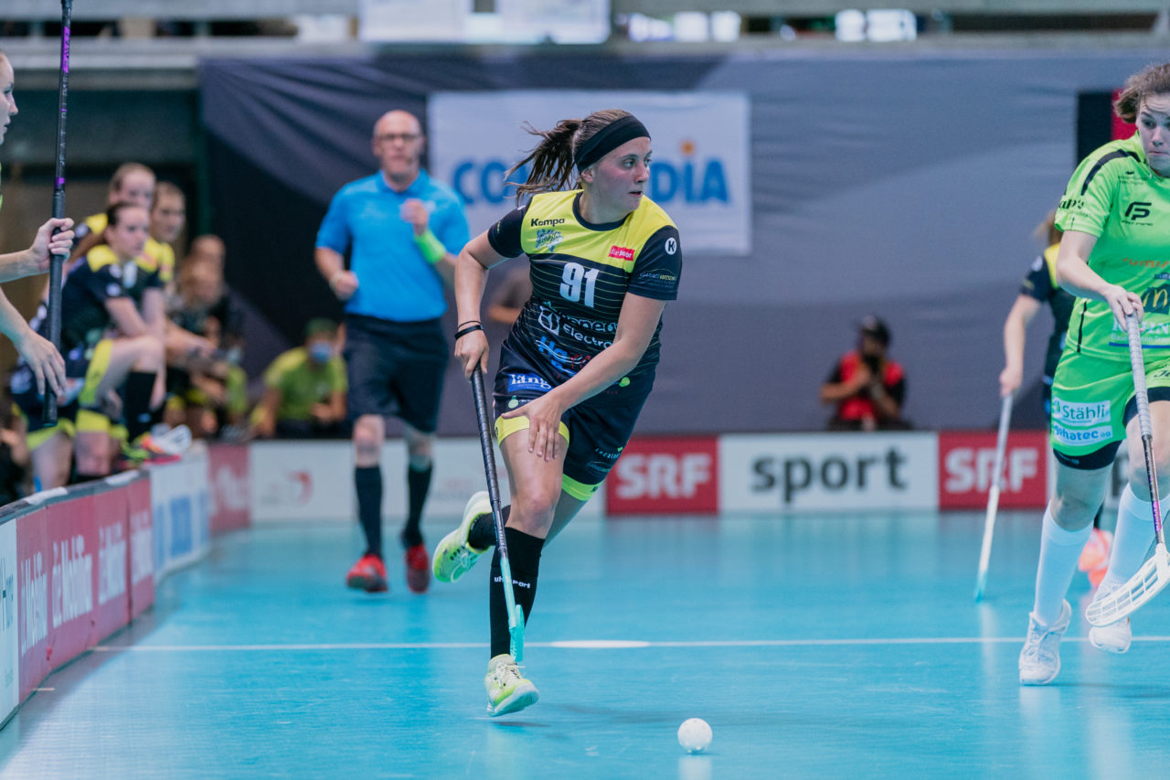 Supercup Final 4, 2. Halbfinal Frauen, Switzerland: 29.08.2020, Zürich, Saalsporthalle, Andrea Wildermuth (Nr. 91, Wizards Bern Burgdorf) am Ball

Credit: Claudio Schwarz, unihockey-fotos.ch