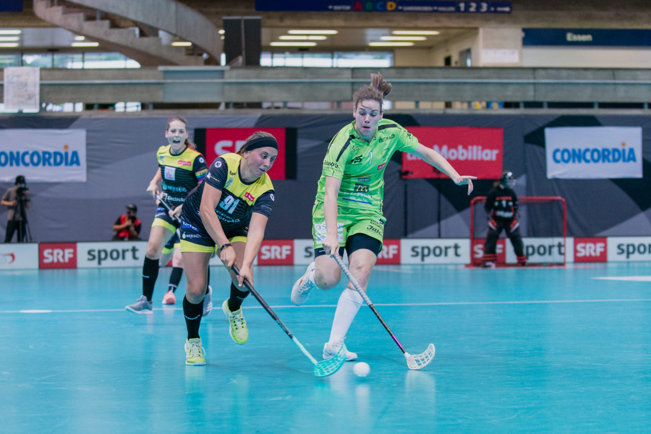 Supercup Final 4, 2. Halbfinal Frauen, Switzerland: 29.08.2020, Zürich, Saalsporthalle, Andrea Wildermuth (Nr. 91, Wizards Bern Burgdorf) spielt den Ball

Credit: Claudio Schwarz, unihockey-fotos.ch